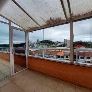 Casa com 229m², 3 dormitórios, 4 vagas, no bairro Santa Lúcia em Caxias do Sul para Comprar