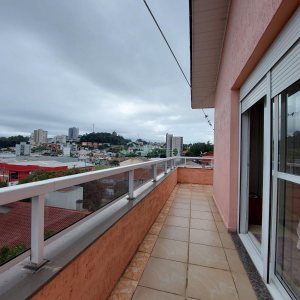 Casa com 229m², 3 dormitórios, 4 vagas, no bairro Santa Lúcia em Caxias do Sul para Comprar