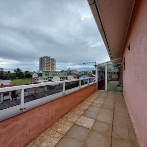 Casa com 229m², 3 dormitórios, 4 vagas, no bairro Santa Lúcia em Caxias do Sul para Comprar