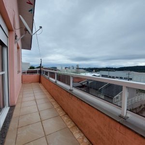 Casa com 229m², 3 dormitórios, 4 vagas, no bairro Santa Lúcia em Caxias do Sul para Comprar