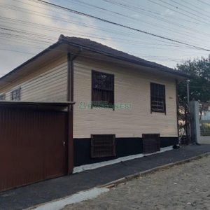 Casa com 260m², 3 dormitórios, 2 vagas, no bairro Kayser em Caxias do Sul para Comprar