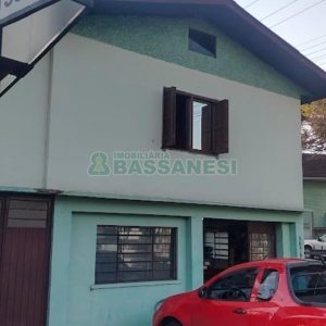 Casa com 260m², 3 dormitórios, 2 vagas, no bairro Kayser em Caxias do Sul para Comprar