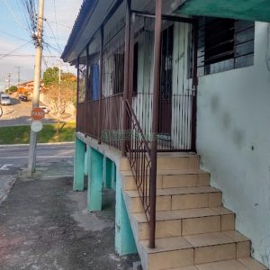 Casa com 260m², 3 dormitórios, 2 vagas, no bairro Kayser em Caxias do Sul para Comprar