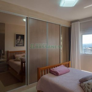 Apartamento com 57m², 2 dormitórios, 1 vaga, no bairro Sagrada Família em Caxias do Sul para Comprar