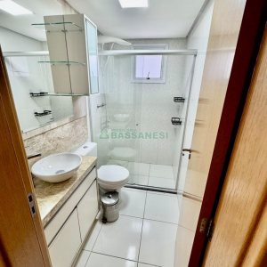 Apto Mobiliado com 60m², 2 dormitórios, 1 vaga, no bairro Vinhedos em Caxias do Sul para Alugar