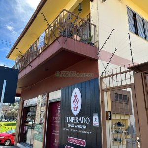 Casa com 203m², 2 dormitórios, 1 vaga, no bairro Nossa Senhora de Lourdes em Caxias do Sul para Comprar