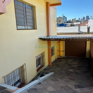 Casa com 203m², 2 dormitórios, 1 vaga, no bairro Nossa Senhora de Lourdes em Caxias do Sul para Comprar
