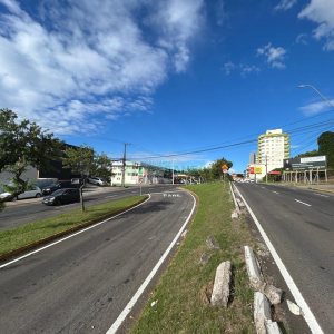 Loja com 1800m², no bairro Universitário em Caxias do Sul para Alugar