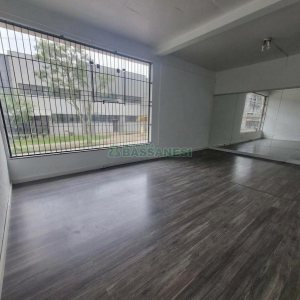 Loja com 160m², no bairro Pio X em Caxias do Sul para Alugar
