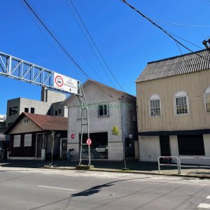 Casa, 6 dormitórios, 1 vaga, no bairro Nossa Senhora de Lourdes em Caxias do Sul para Comprar
