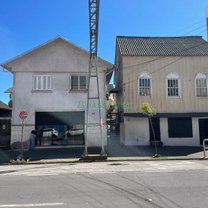 Casa, 6 dormitórios, 1 vaga, no bairro Nossa Senhora de Lourdes em Caxias do Sul para Comprar