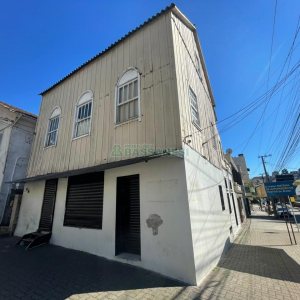 Casa, 6 dormitórios, 1 vaga, no bairro Nossa Senhora de Lourdes em Caxias do Sul para Comprar