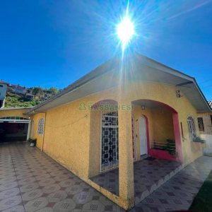 Casa com 100m², 3 dormitórios, 2 vagas, no bairro Presidente Vargas em Caxias do Sul para Comprar
