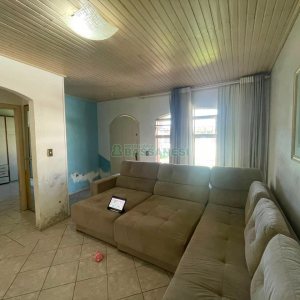 Casa com 100m², 3 dormitórios, 2 vagas, no bairro Presidente Vargas em Caxias do Sul para Comprar