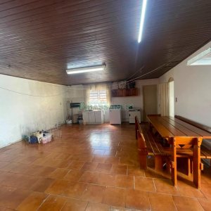 Casa com 100m², 3 dormitórios, 2 vagas, no bairro Presidente Vargas em Caxias do Sul para Comprar