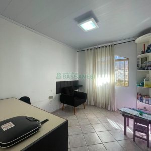 Casa com 100m², 3 dormitórios, 2 vagas, no bairro Presidente Vargas em Caxias do Sul para Comprar