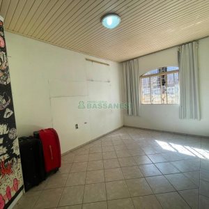 Casa com 100m², 3 dormitórios, 2 vagas, no bairro Presidente Vargas em Caxias do Sul para Comprar