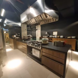 Loja com 400m², no bairro Exposição em Caxias do Sul para Alugar