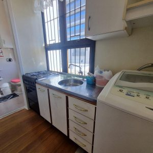 Kitinete Mobiliado com 24m², 1 dormitório, no bairro Centro em Caxias do Sul para Alugar