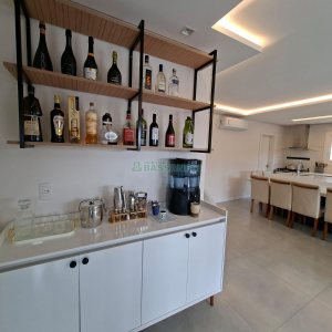 Casa com 266m², 3 dormitórios, 2 vagas, no bairro Esplanada em Caxias do Sul para Alugar