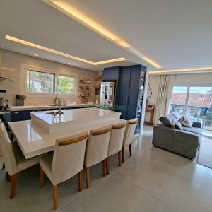 Casa com 266m², 3 dormitórios, 2 vagas, no bairro Esplanada em Caxias do Sul para Alugar