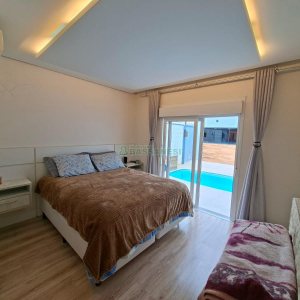Casa com 266m², 3 dormitórios, 2 vagas, no bairro Esplanada em Caxias do Sul para Alugar