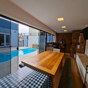 Casa com 266m², 3 dormitórios, 2 vagas, no bairro Esplanada em Caxias do Sul para Alugar