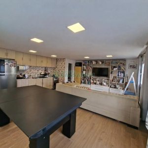 Casa com 266m², 3 dormitórios, 2 vagas, no bairro Esplanada em Caxias do Sul para Alugar