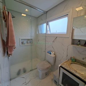 Casa com 266m², 3 dormitórios, 2 vagas, no bairro Esplanada em Caxias do Sul para Alugar