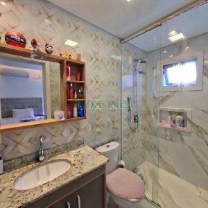 Casa com 266m², 3 dormitórios, 2 vagas, no bairro Esplanada em Caxias do Sul para Alugar