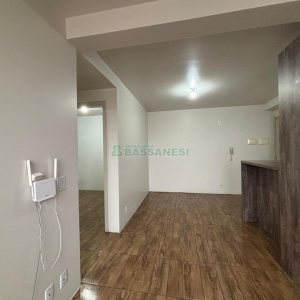 Apartamento com 62m², 2 dormitórios, 1 vaga, no bairro São Caetano em Caxias do Sul para Alugar