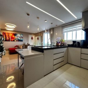 Apto Mobiliado com 102m², 3 dormitórios, 2 vagas, no bairro Cinqüentenário em Caxias do Sul para Alugar