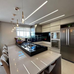 Apto Mobiliado com 102m², 3 dormitórios, 2 vagas, no bairro Cinqüentenário em Caxias do Sul para Alugar