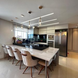 Apto Mobiliado com 102m², 3 dormitórios, 2 vagas, no bairro Cinqüentenário em Caxias do Sul para Alugar