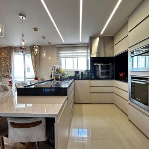 Apto Mobiliado com 102m², 3 dormitórios, 2 vagas, no bairro Cinqüentenário em Caxias do Sul para Alugar