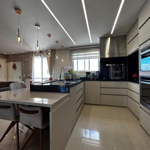 Apto Mobiliado com 102m², 3 dormitórios, 2 vagas, no bairro Cinqüentenário em Caxias do Sul para Alugar