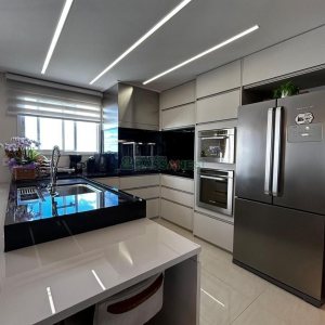 Apto Mobiliado com 102m², 3 dormitórios, 2 vagas, no bairro Cinqüentenário em Caxias do Sul para Alugar