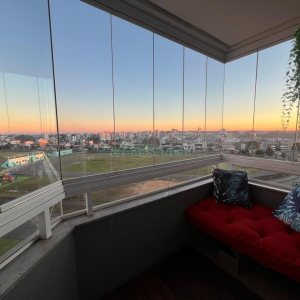 Apto Mobiliado com 102m², 3 dormitórios, 2 vagas, no bairro Cinqüentenário em Caxias do Sul para Alugar