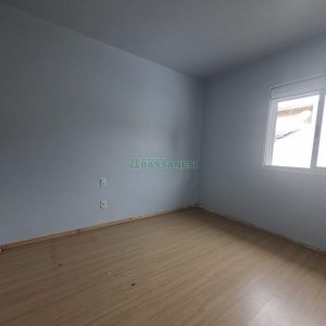 Sobrado com 60m², 2 dormitórios, 2 vagas, no bairro Desvio Rizzo em Caxias do Sul para Alugar
