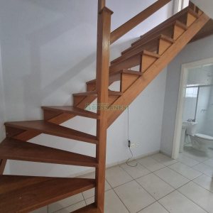 Sobrado com 60m², 2 dormitórios, 2 vagas, no bairro Desvio Rizzo em Caxias do Sul para Alugar