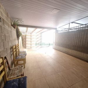 Sobrado com 60m², 2 dormitórios, 2 vagas, no bairro Desvio Rizzo em Caxias do Sul para Alugar