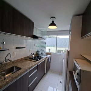 Apto Mobiliado com 59m², 2 dormitórios, 1 vaga, no bairro Reolon em Caxias do Sul para Alugar