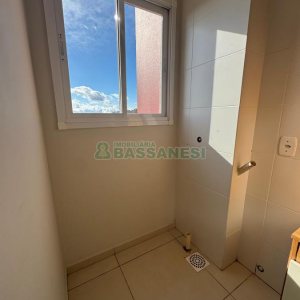 Apartamento com 42m², 2 dormitórios, 1 vaga, no bairro Desvio Rizzo em Caxias do Sul para Alugar