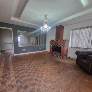 Casa Comercial com 380m², 2 vagas, no bairro Bela Vista em Caxias do Sul para Alugar