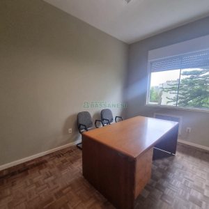 Casa Comercial com 380m², 2 vagas, no bairro Bela Vista em Caxias do Sul para Alugar