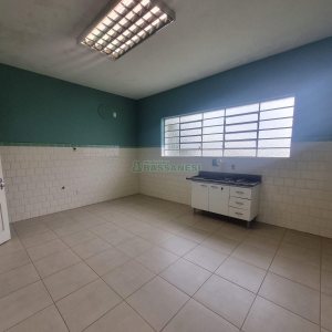 Casa Comercial com 380m², 2 vagas, no bairro Bela Vista em Caxias do Sul para Alugar