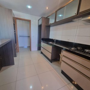 Apartamento com 111m², 3 dormitórios, 2 vagas, no bairro Vinhedos em Caxias do Sul para Alugar