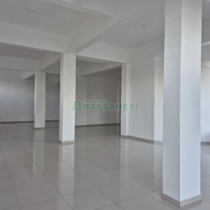 Loja com 293m², no bairro Colina Sorriso em Caxias do Sul para Alugar