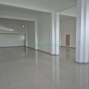 Loja com 293m², no bairro Colina Sorriso em Caxias do Sul para Alugar