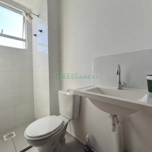 Apartamento com 47m², 2 dormitórios, 1 vaga, no bairro Desvio Rizzo em Caxias do Sul para Alugar